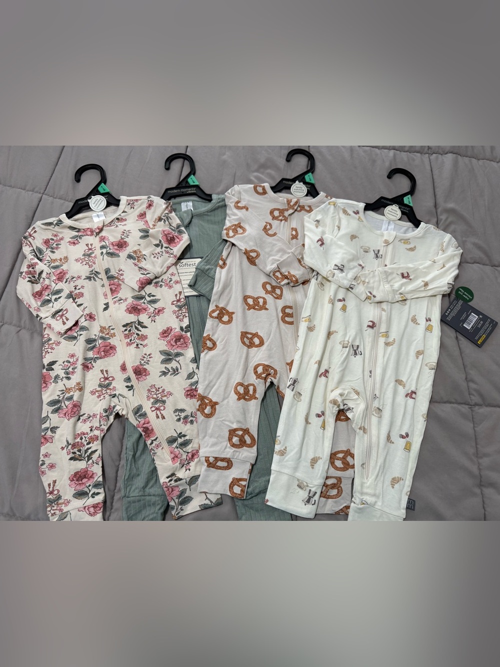 NWT 4-Modern Moments Baby Girl Pajamas 6-9 Months Gerber one pieces onesies
